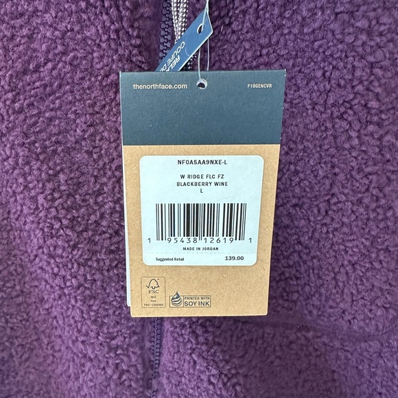 Women's North Face cozy Fleece Jacket in Blackberry Wine - Picture 4 of 5